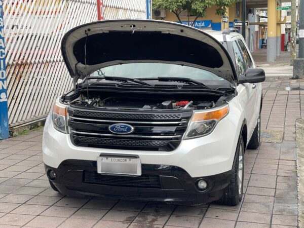 Ford Explorer - Image 8