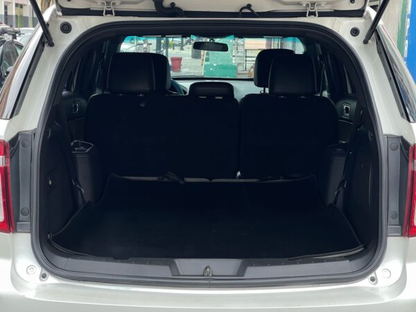Ford Explorer - Image 10