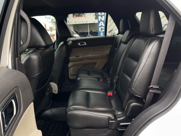Ford Explorer - Image 21