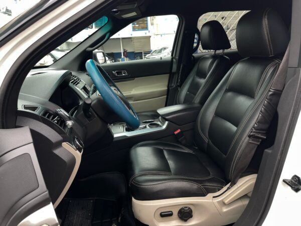 Ford Explorer - Image 20
