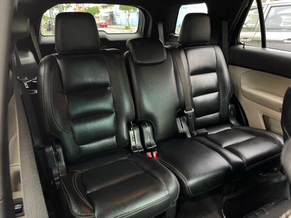 Ford Explorer - Image 22