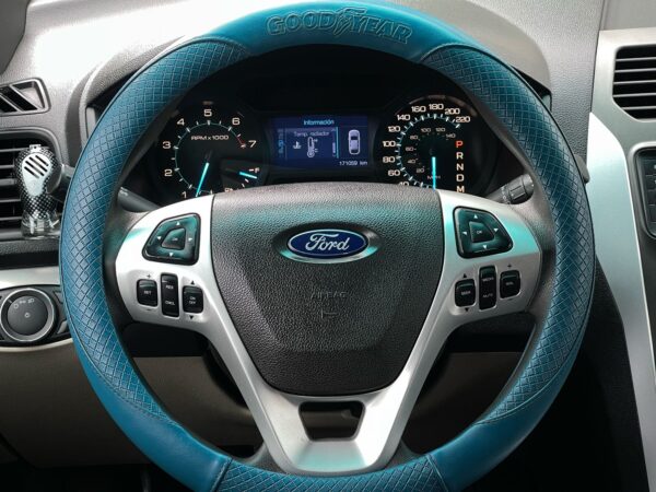 Ford Explorer - Image 12