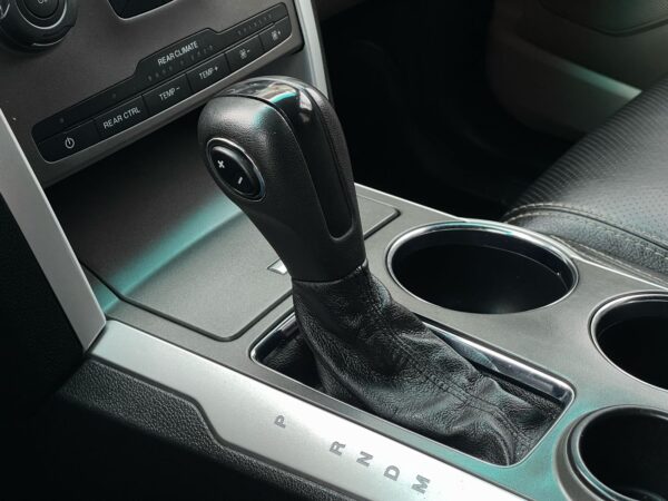 Ford Explorer - Image 15