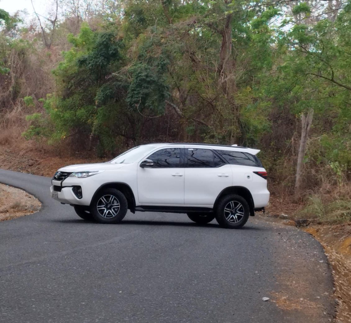 Toyota Fortuner 4x4 - Imagen 2
